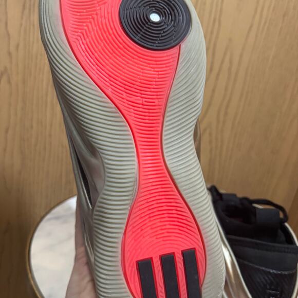 Athletic_Shoes